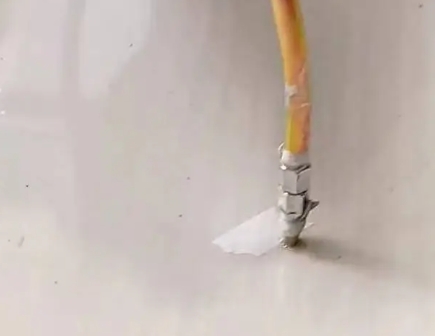哈尔滨瓷砖空鼓维修公司专业解答在瓷砖铺贴过程中，如果使用的砂料过粗（如全部使用了粗砂），可能会导致以下问题
